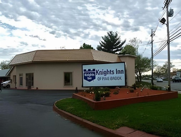 Knights Inn Pine Brook Main image